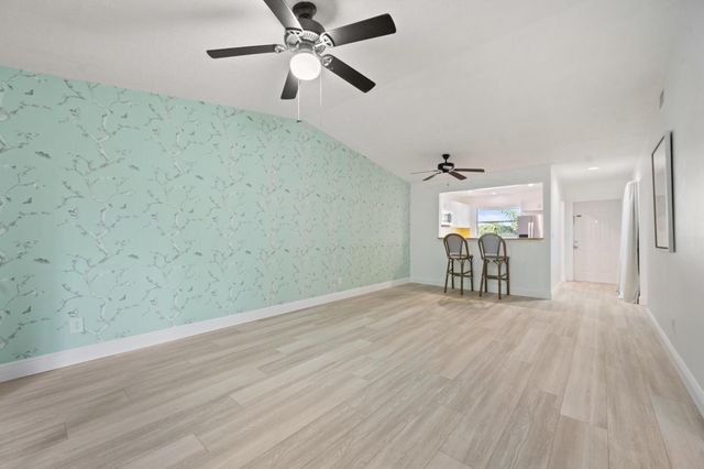 1210 SE Parkview Place 9, Stuart, FL 34994