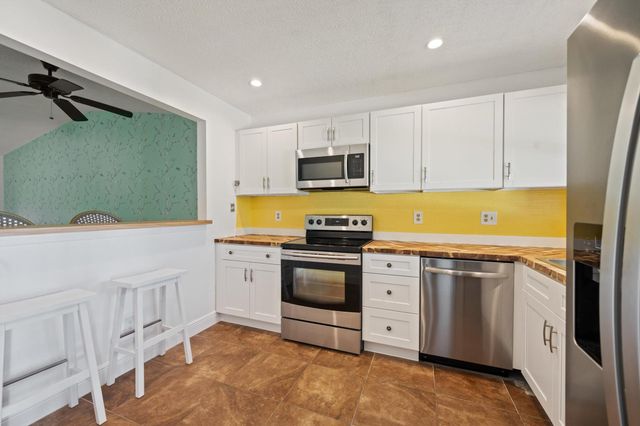 1210 SE Parkview Place 9, Stuart, FL 34994