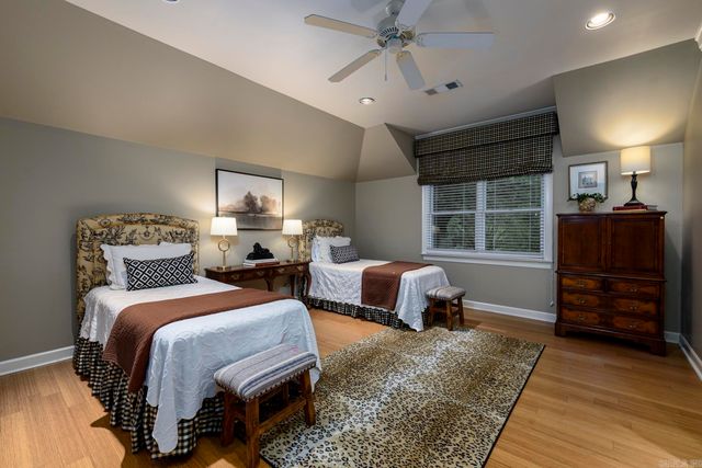 18 St Johns Place, Little Rock, AR 72207