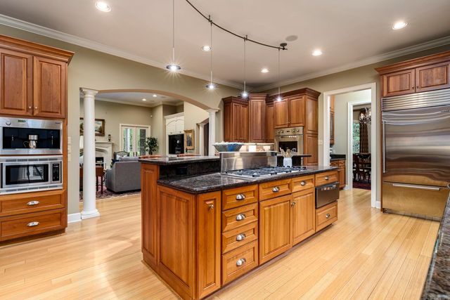 18 St Johns Place, Little Rock, AR 72207