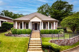 18 St Johns Place, Little Rock, AR 72207