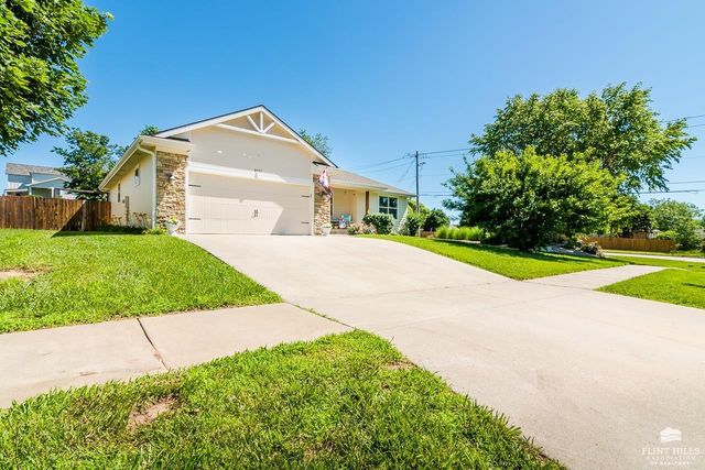 8797 Nellie Drive, Manhattan, KS 66502