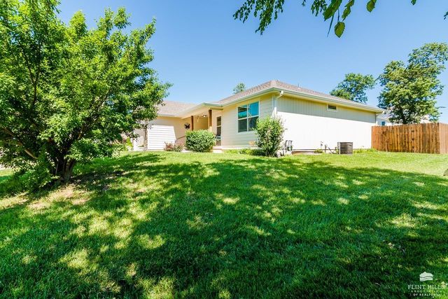 8797 Nellie Drive, Manhattan, KS 66502