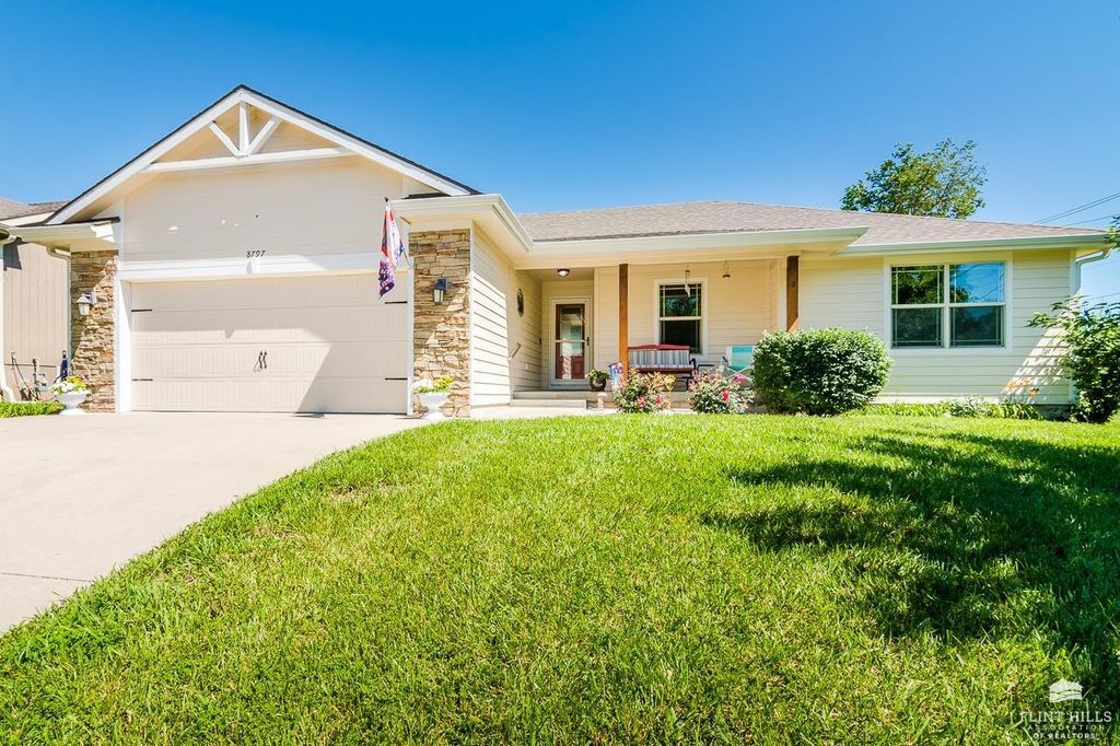 8797 Nellie Drive, Manhattan, KS 66502