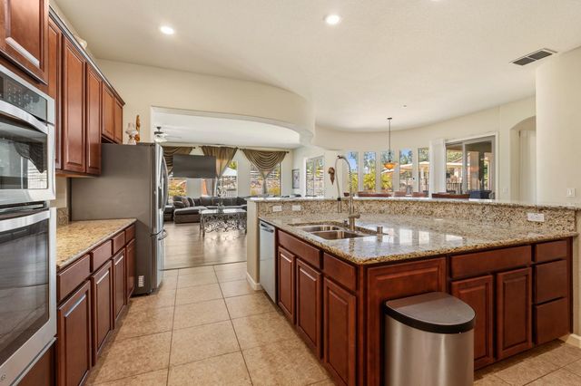 11875 Gidaro Dr, Elk Grove, CA 95624