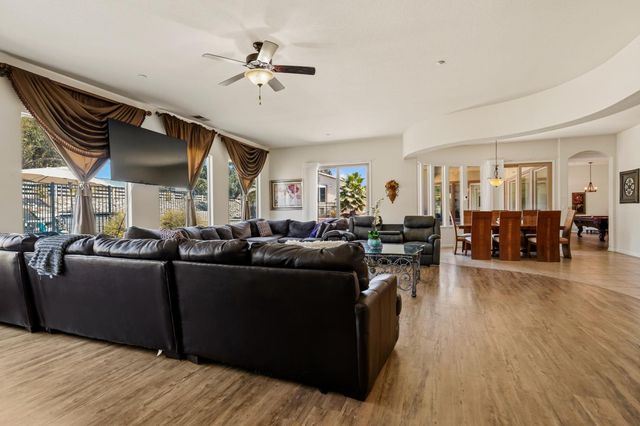 11875 Gidaro Dr, Elk Grove, CA 95624