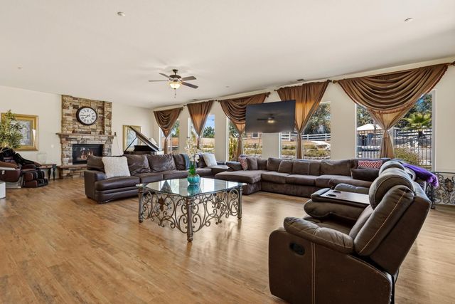 11875 Gidaro Dr, Elk Grove, CA 95624