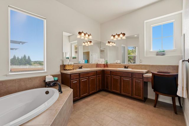 11875 Gidaro Dr, Elk Grove, CA 95624