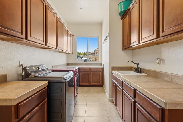 11875 Gidaro Dr, Elk Grove, CA 95624