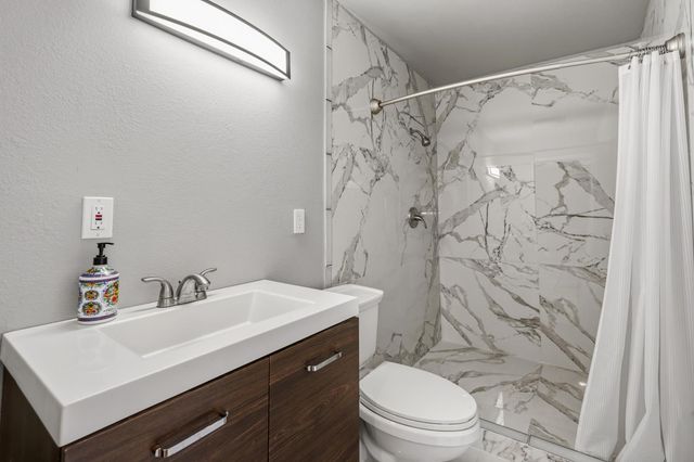11875 Gidaro Dr, Elk Grove, CA 95624