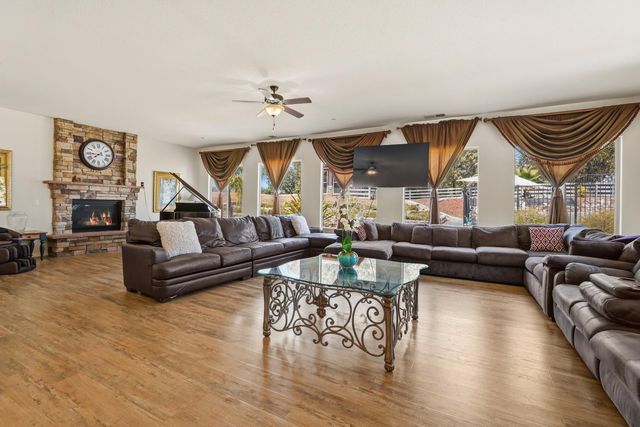 11875 Gidaro Dr, Elk Grove, CA 95624
