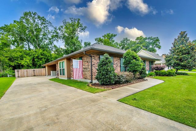 251 Lake Crescent Circle, Houma, LA 70359
