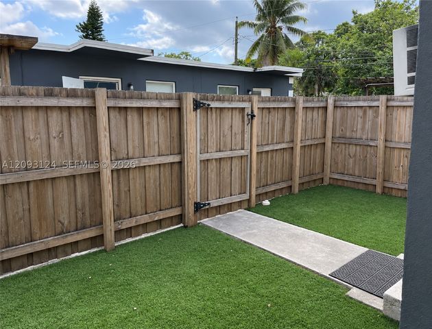 426 NW 14th Ave 1-8, Fort Lauderdale, FL 33311