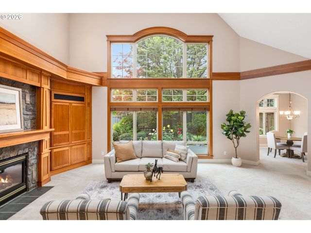 6441 Sw SANTA MONICA Ct, Portland, OR 97221