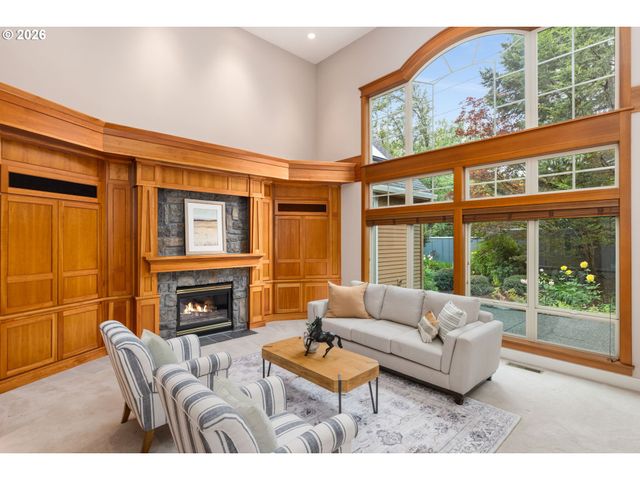 6441 Sw SANTA MONICA Ct, Portland, OR 97221
