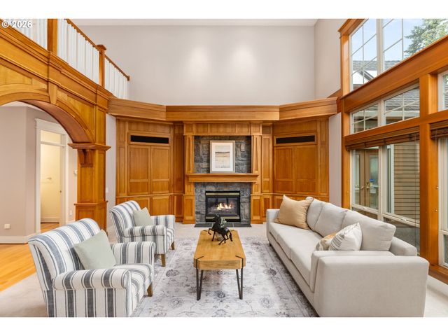 6441 Sw SANTA MONICA Ct, Portland, OR 97221