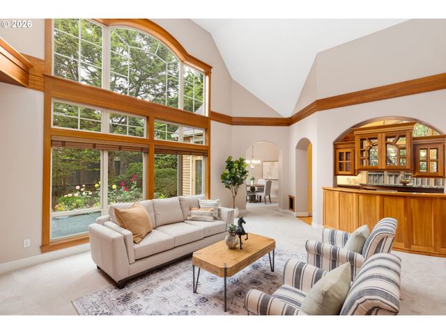 6441 Sw SANTA MONICA Ct, Portland, OR 97221