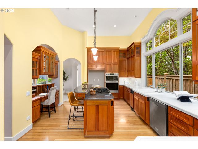 6441 Sw SANTA MONICA Ct, Portland, OR 97221