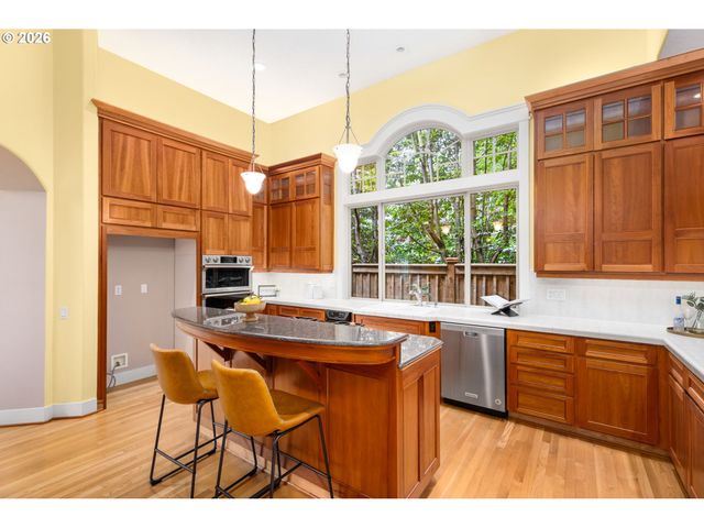 6441 Sw SANTA MONICA Ct, Portland, OR 97221