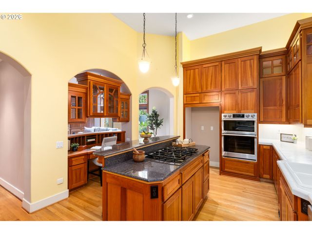 6441 Sw SANTA MONICA Ct, Portland, OR 97221