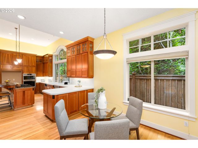 6441 Sw SANTA MONICA Ct, Portland, OR 97221