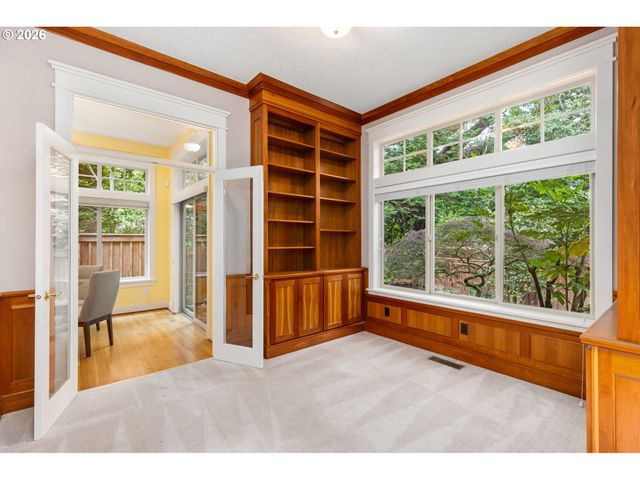 6441 Sw SANTA MONICA Ct, Portland, OR 97221