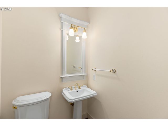 6441 Sw SANTA MONICA Ct, Portland, OR 97221