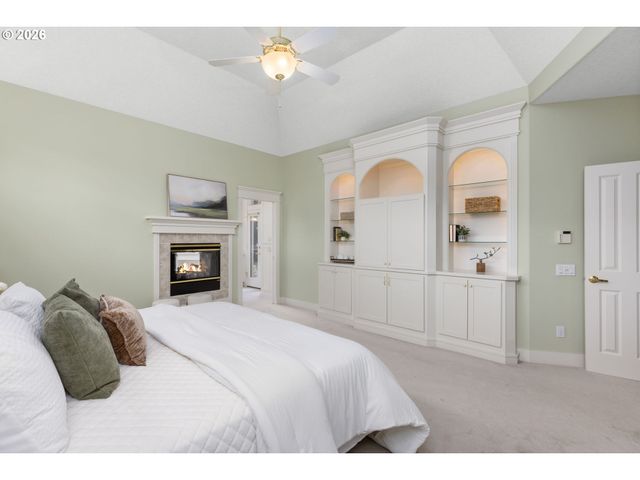 6441 Sw SANTA MONICA Ct, Portland, OR 97221