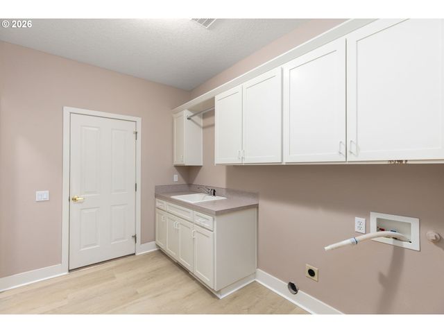 6441 Sw SANTA MONICA Ct, Portland, OR 97221