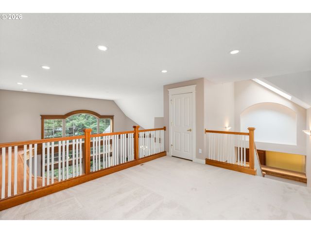 6441 Sw SANTA MONICA Ct, Portland, OR 97221