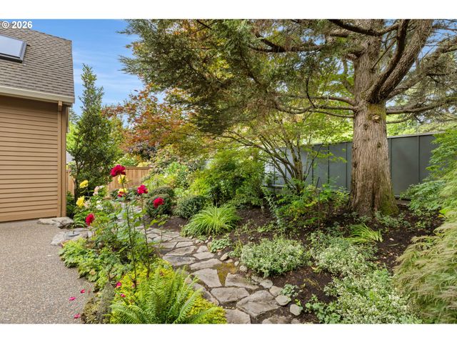 6441 Sw SANTA MONICA Ct, Portland, OR 97221