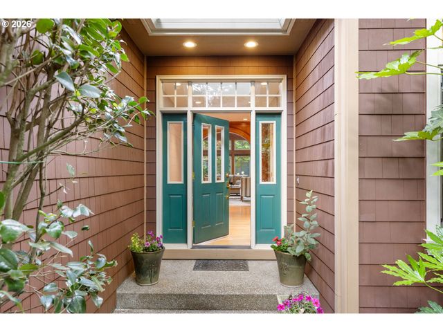 6441 Sw SANTA MONICA Ct, Portland, OR 97221