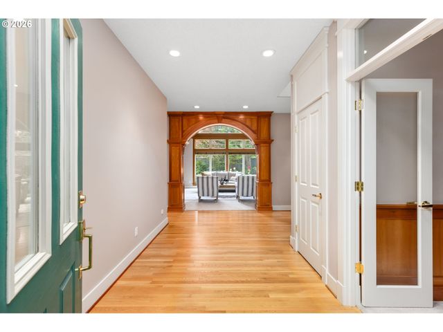 6441 Sw SANTA MONICA Ct, Portland, OR 97221