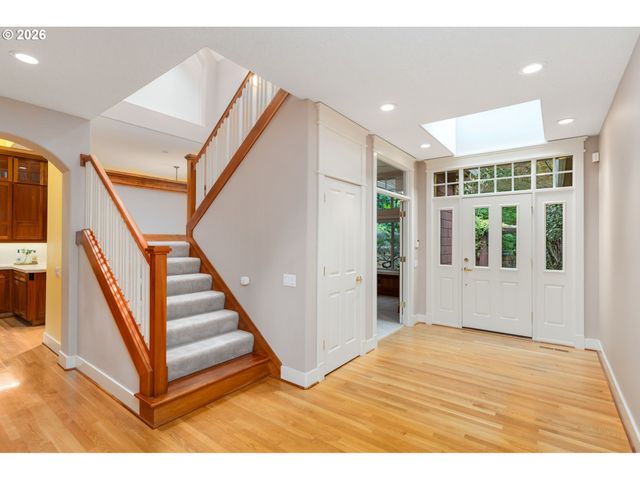 6441 Sw SANTA MONICA Ct, Portland, OR 97221