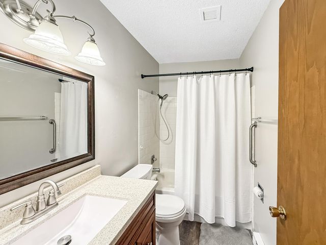 336 13th Avenue E, West Fargo, ND 58078