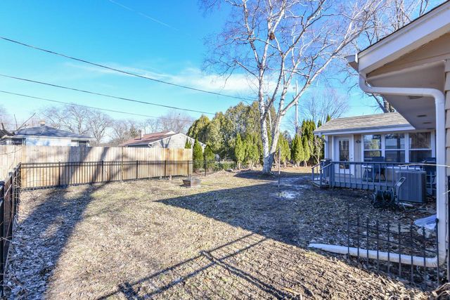 1636 W Fairfield COURT, Glendale, WI 53209