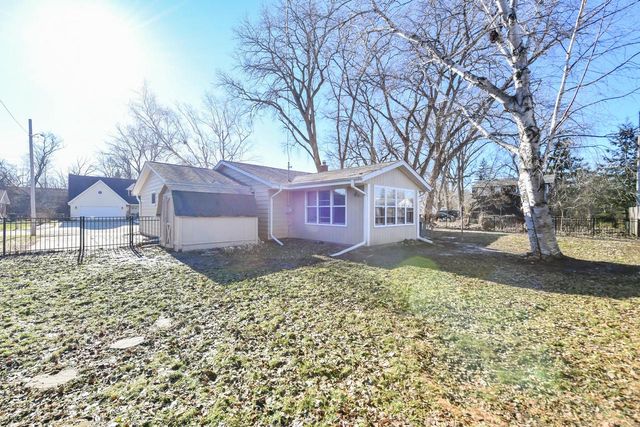 1636 W Fairfield COURT, Glendale, WI 53209