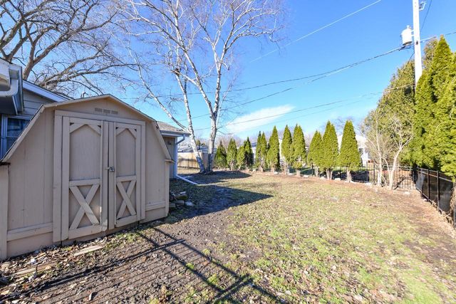 1636 W Fairfield COURT, Glendale, WI 53209