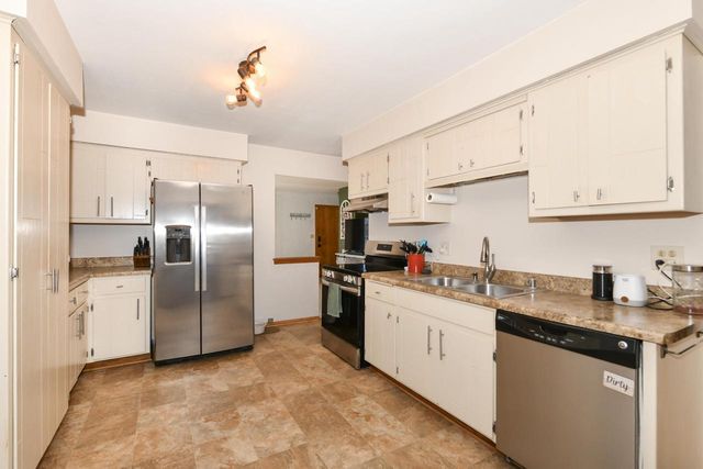 1636 W Fairfield COURT, Glendale, WI 53209