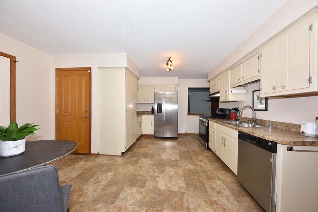 1636 W Fairfield COURT, Glendale, WI 53209