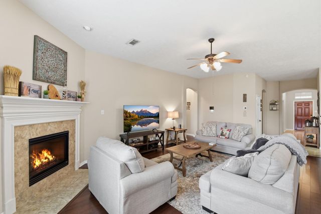 2821 Chinaberry Park Lane, League City, TX 77573