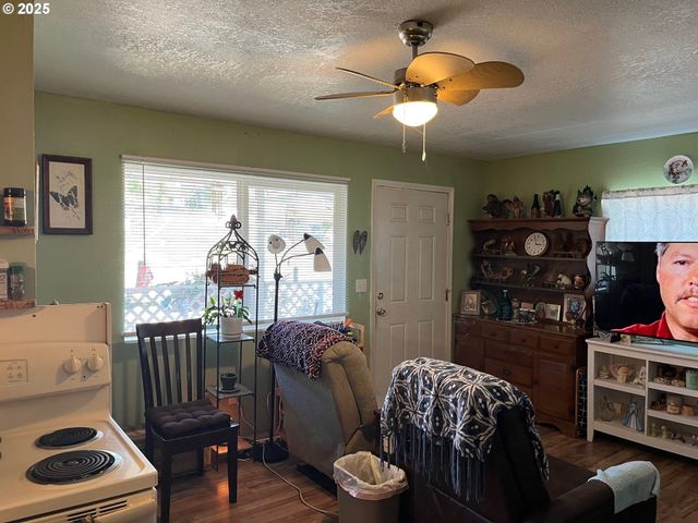 776 E FOURTH Ave, Sutherlin, OR 97479