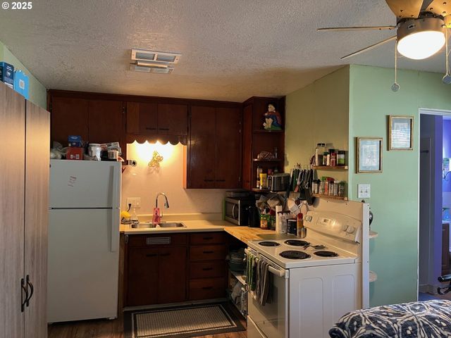 776 E FOURTH Ave, Sutherlin, OR 97479