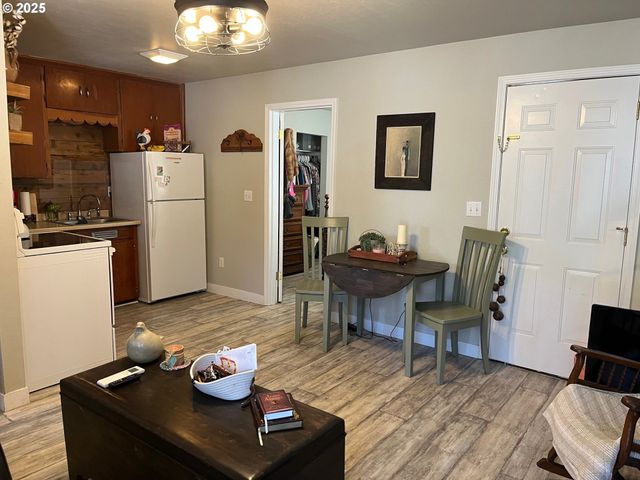 776 E FOURTH Ave, Sutherlin, OR 97479