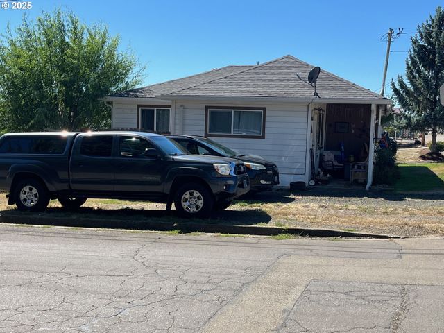 776 E FOURTH Ave, Sutherlin, OR 97479