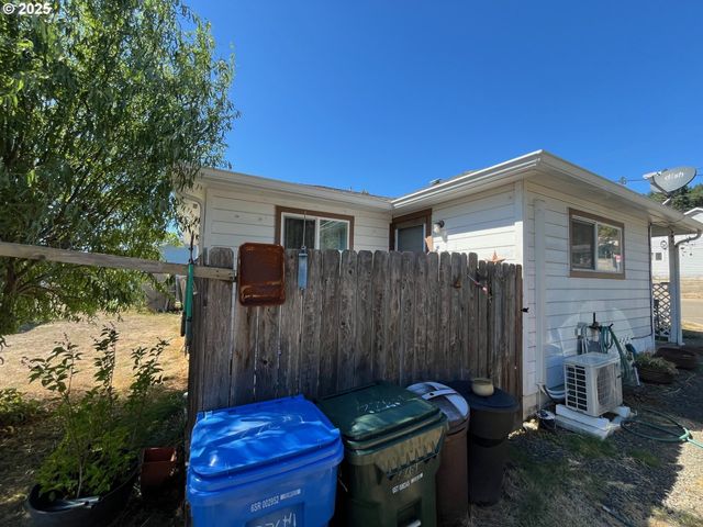 776 E FOURTH Ave, Sutherlin, OR 97479