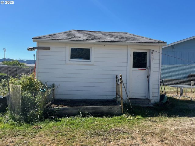776 E FOURTH Ave, Sutherlin, OR 97479