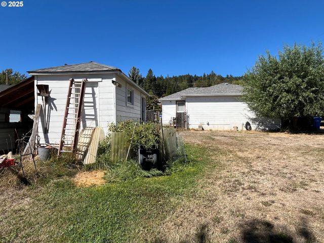 776 E FOURTH Ave, Sutherlin, OR 97479