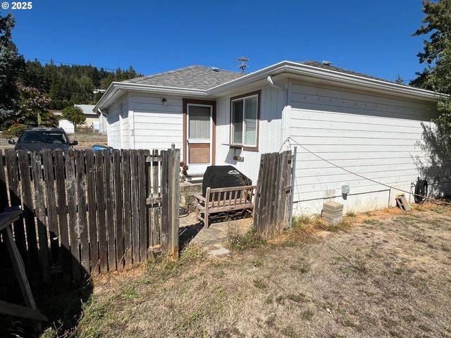 776 E FOURTH Ave, Sutherlin, OR 97479
