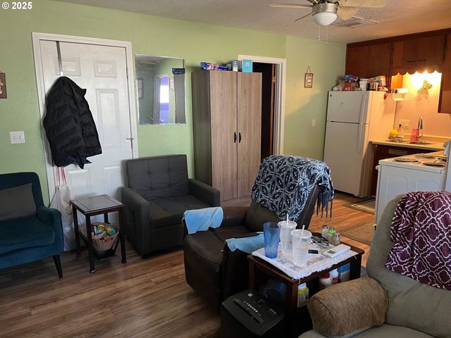 776 E FOURTH Ave, Sutherlin, OR 97479